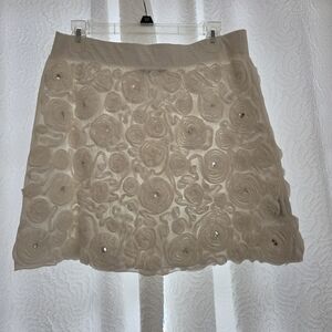 Chic White Floral Mini Skirt